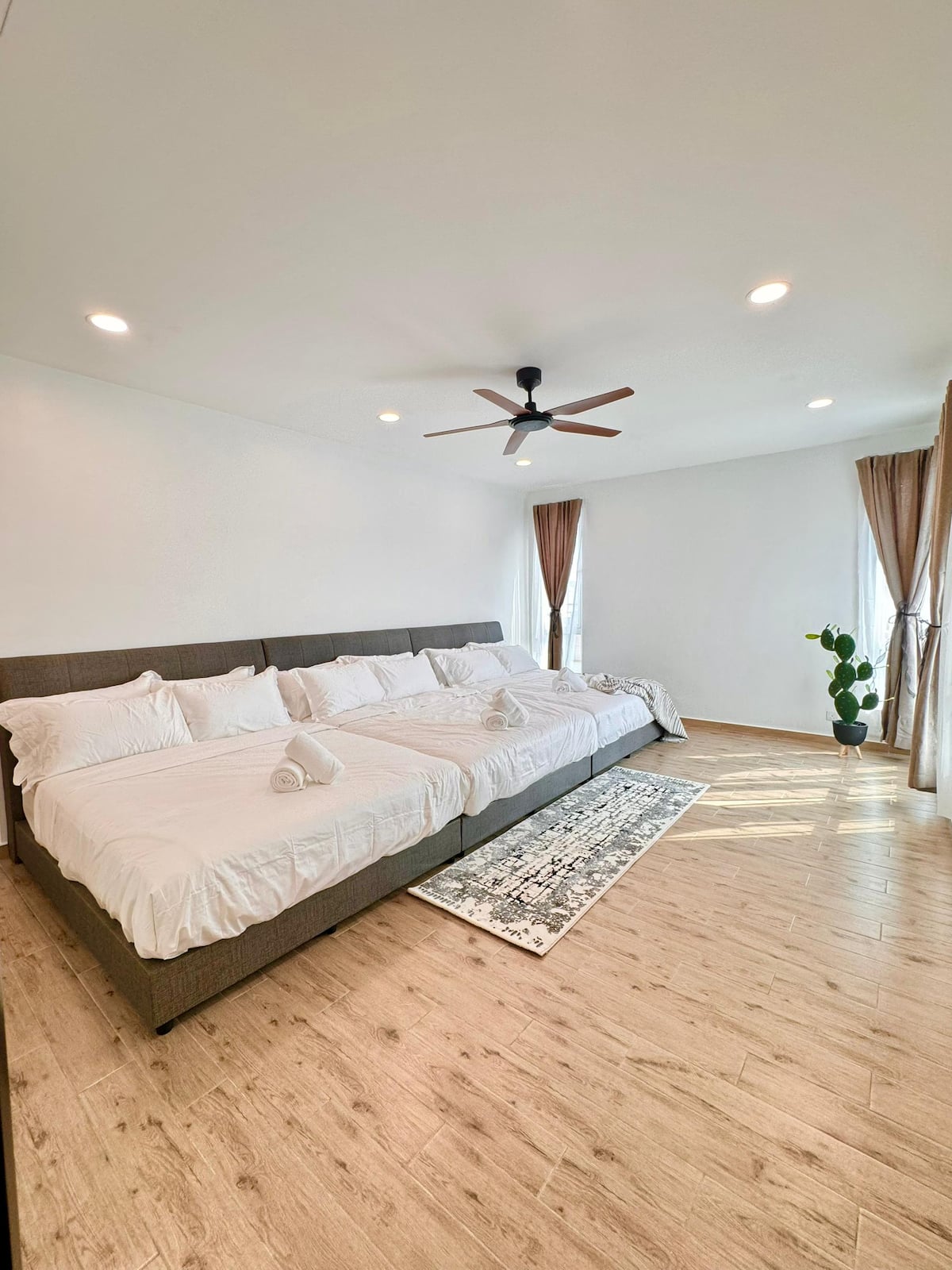 3-Storey Luxury House · June's — photo 19 of 66
