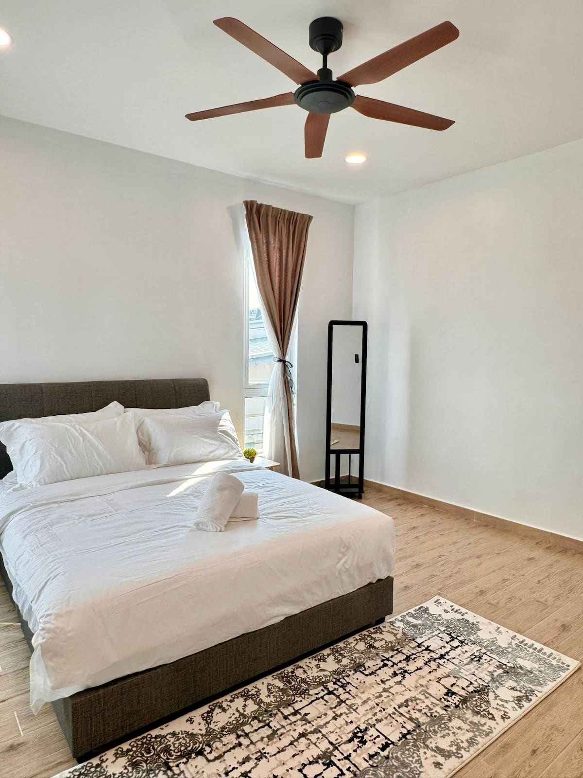 3-Storey Luxury House · June's — photo 21 of 66