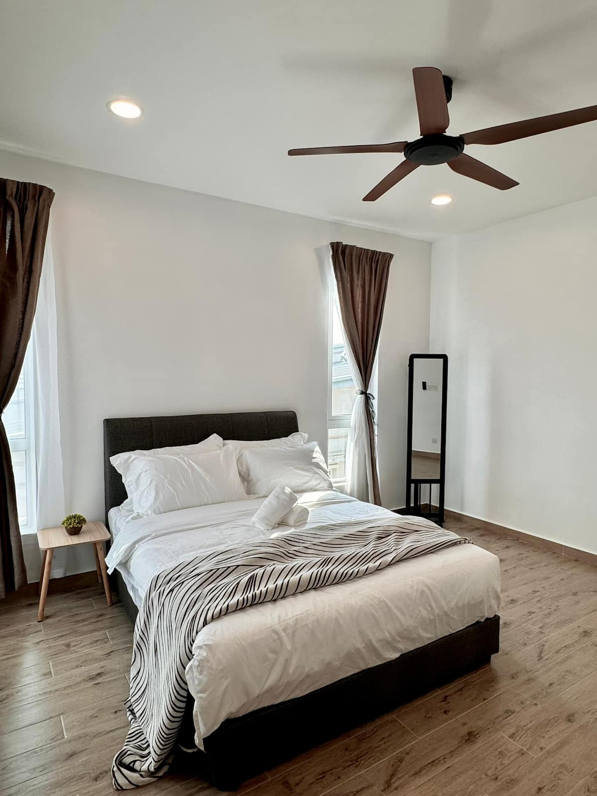 3-Storey Luxury House · June's — photo 26 of 66