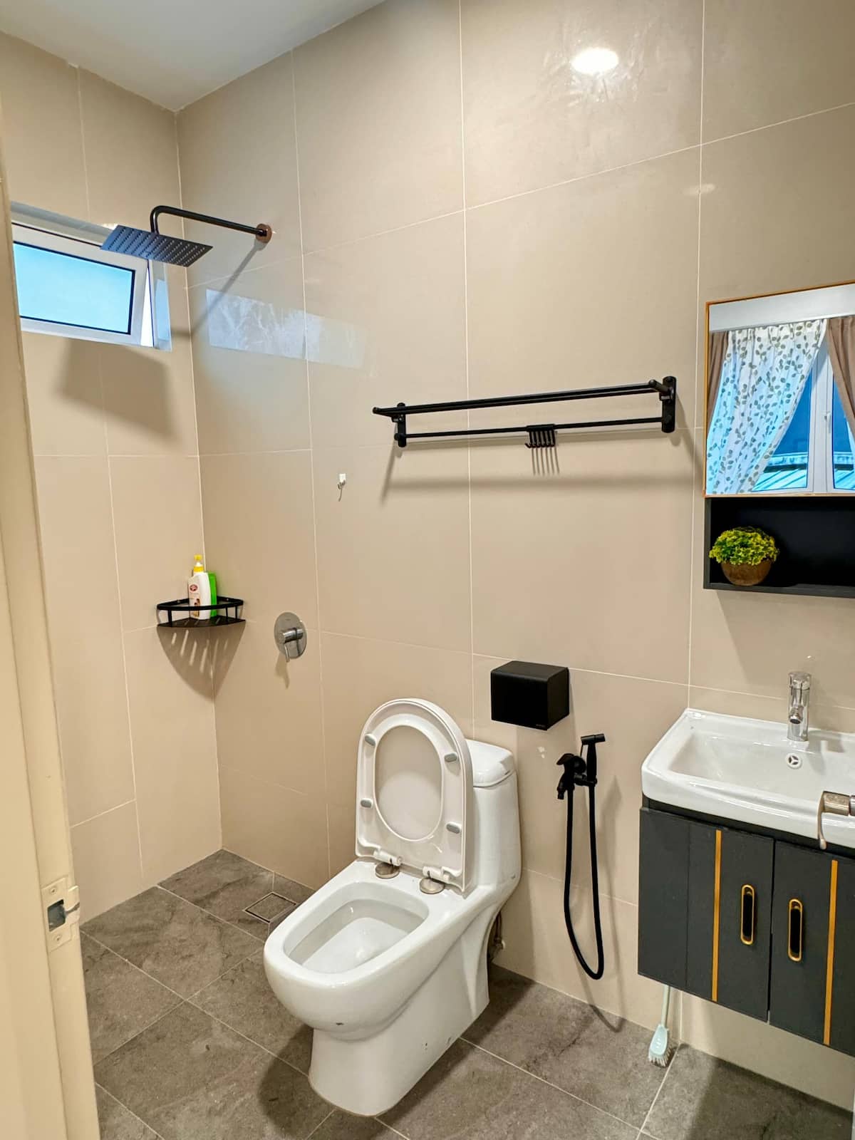 3-Storey Luxury House · June's — photo 39 of 66
