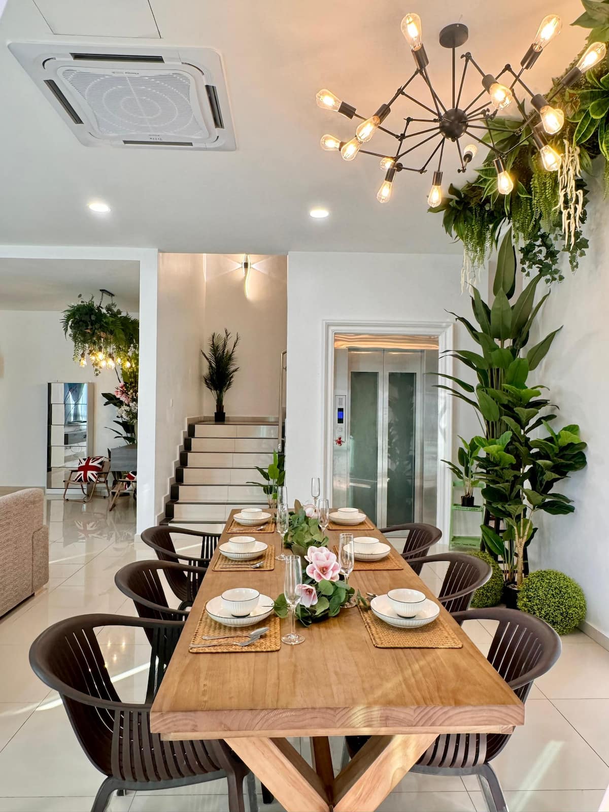 3-Storey Luxury House · June's — photo 5 of 66