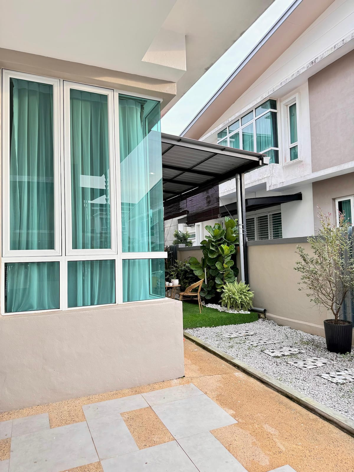 3-Storey Luxury House · June's — photo 18 of 51