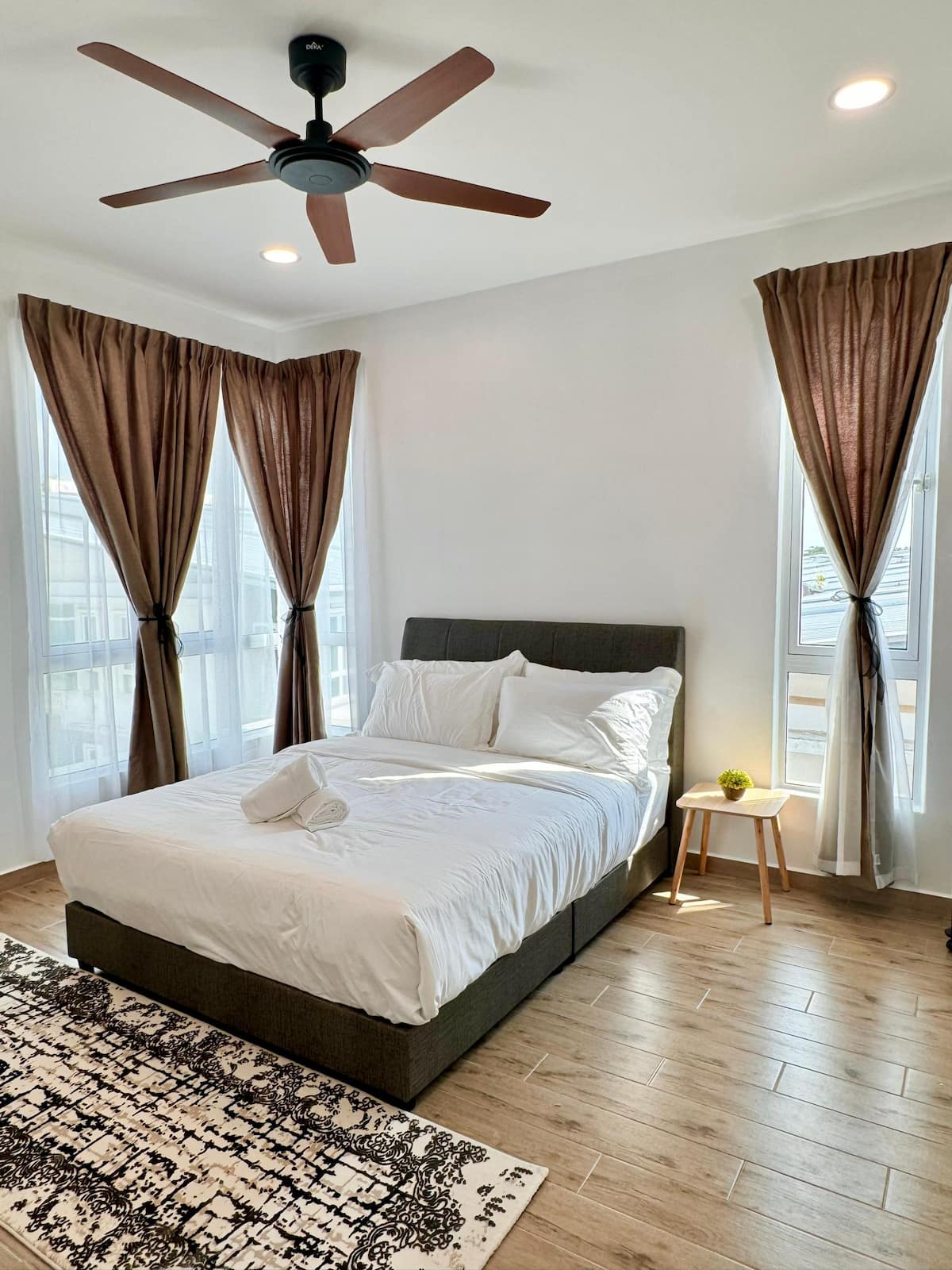 3-Storey Luxury House · June's — photo 20 of 51