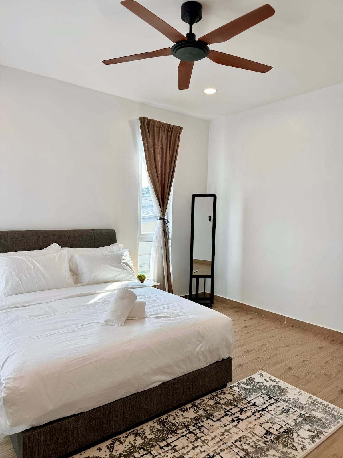 3-Storey Luxury House · June's — photo 21 of 51