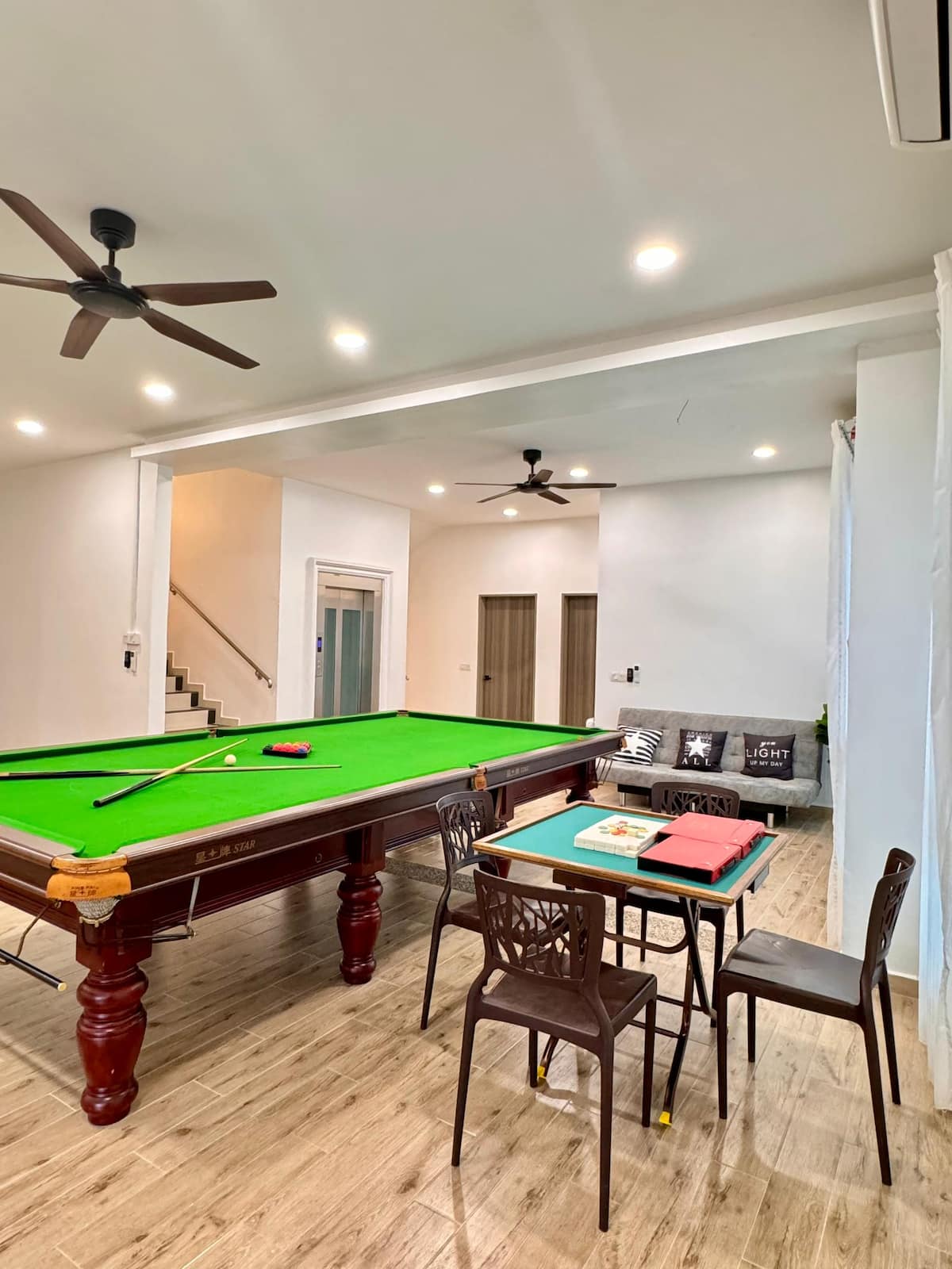 3-Storey Luxury House · June's — photo 28 of 51