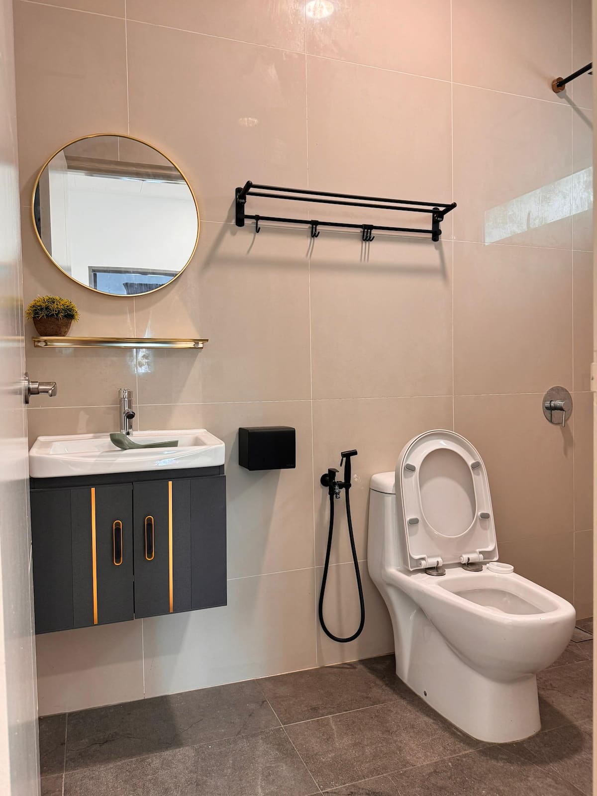 3-Storey Luxury House · June's — photo 40 of 51
