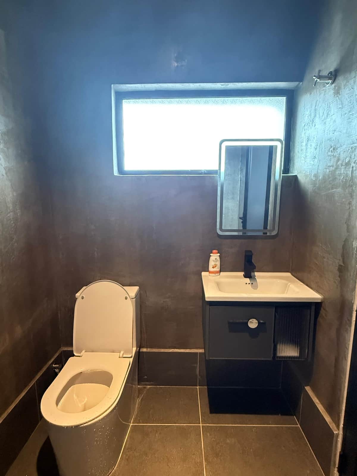 Cozy Town House · Bathtub — photo 16 of 19